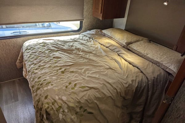 Alex's 2018 Sunseeker -sleeps up to 6- multilingual owners