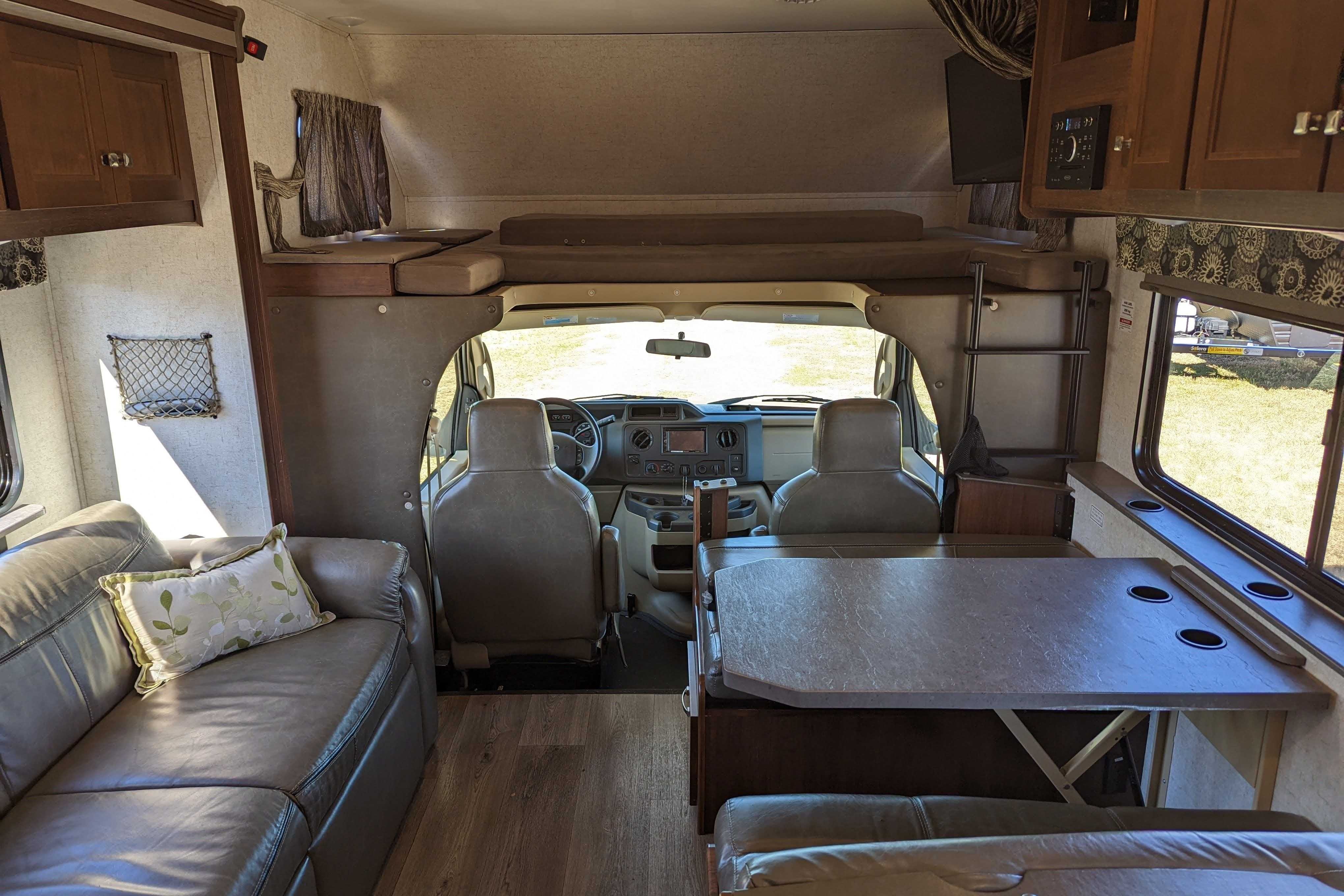 Alex's 2018 Sunseeker -sleeps up to 6- multilingual owners