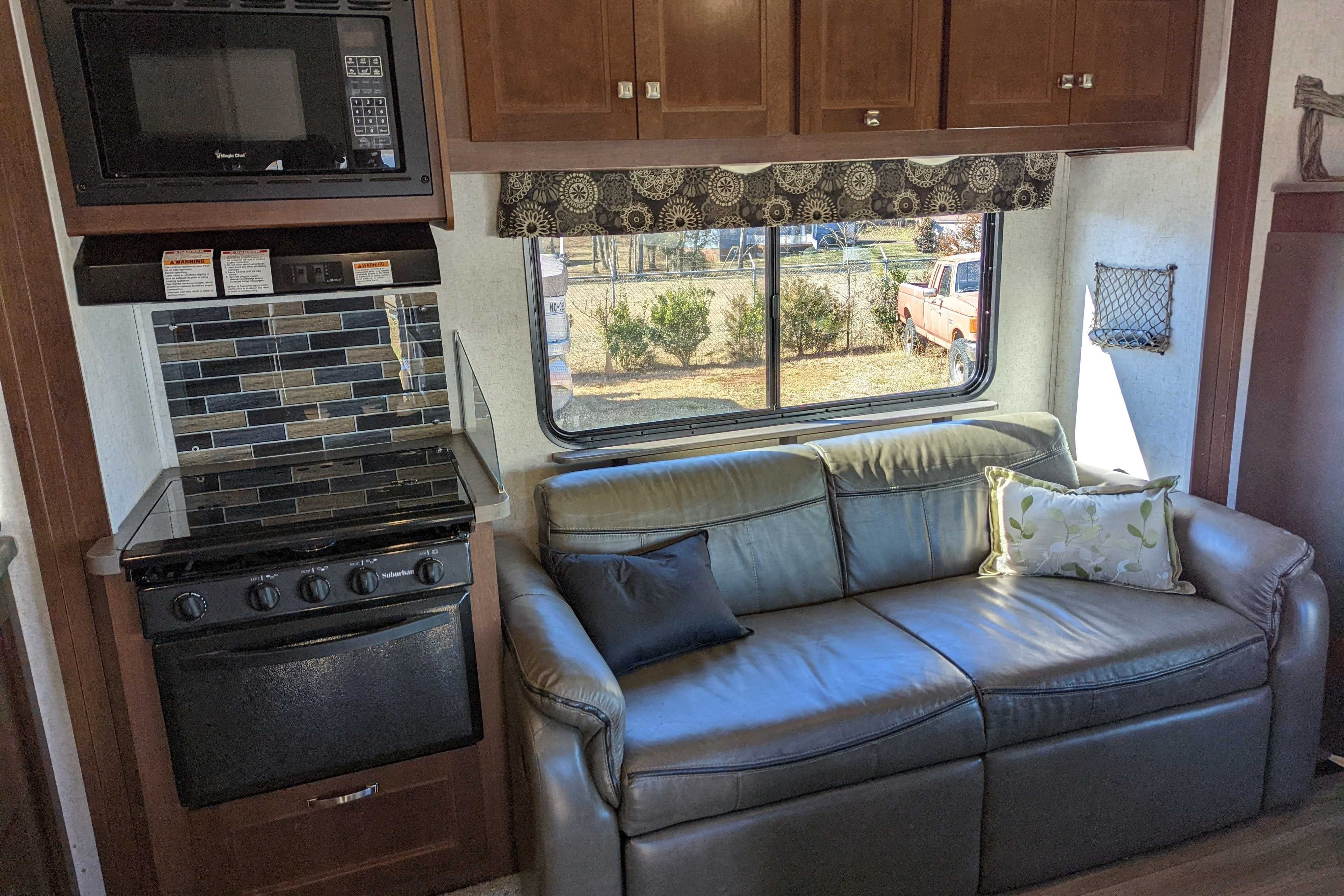 Alex's 2018 Sunseeker -sleeps up to 6- multilingual owners