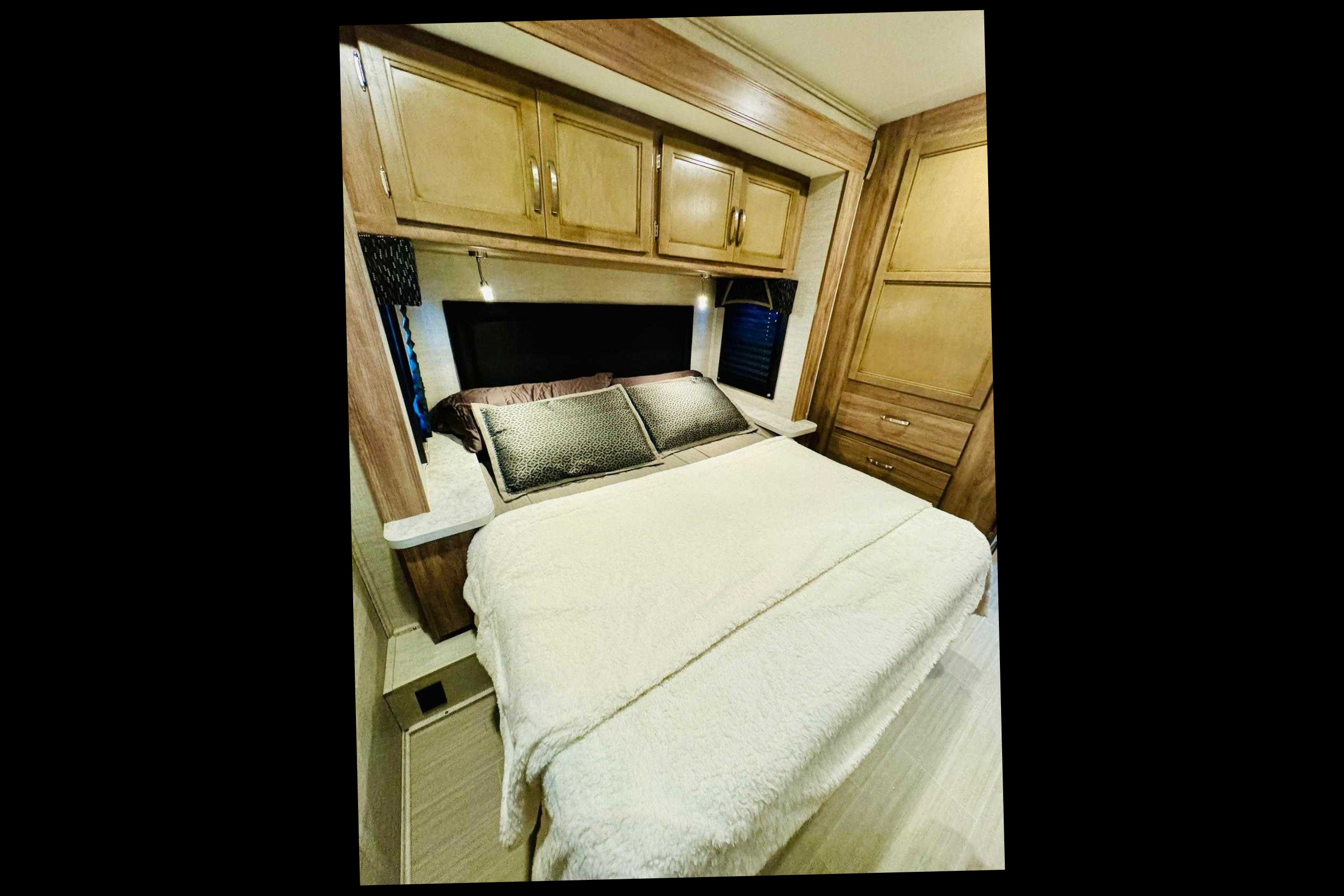 Sathiyavahini's Jayco Jayco Redhawk SE Class C