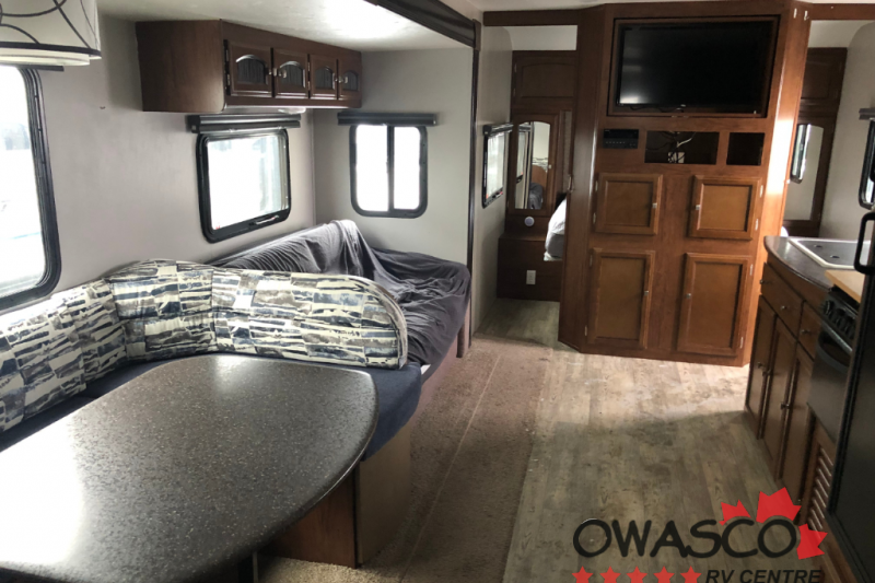 Leduc Recreation Coachmen Freedom Express 312BHDS Travel Trailer