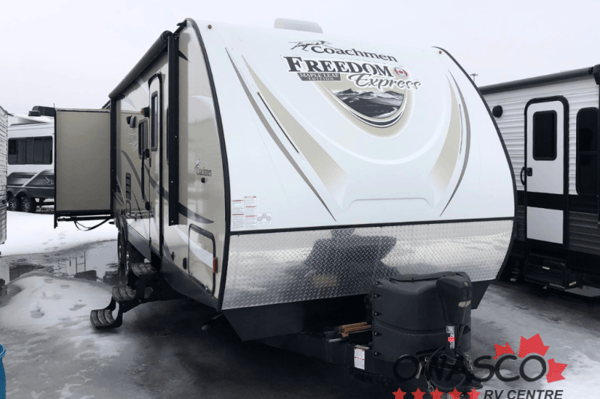 Leduc Recreation Coachmen Freedom Express 312BHDS Travel Trailer