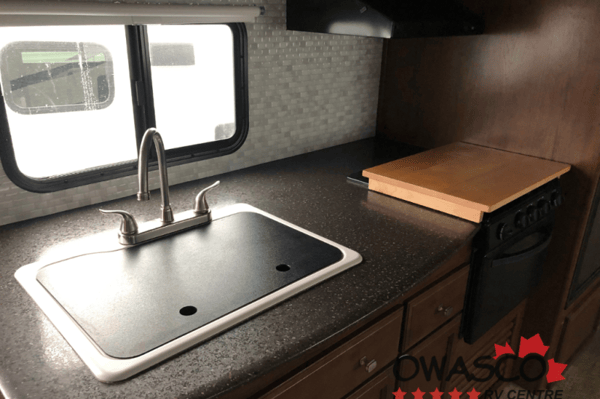 Leduc Recreation Coachmen Freedom Express 312BHDS Travel Trailer