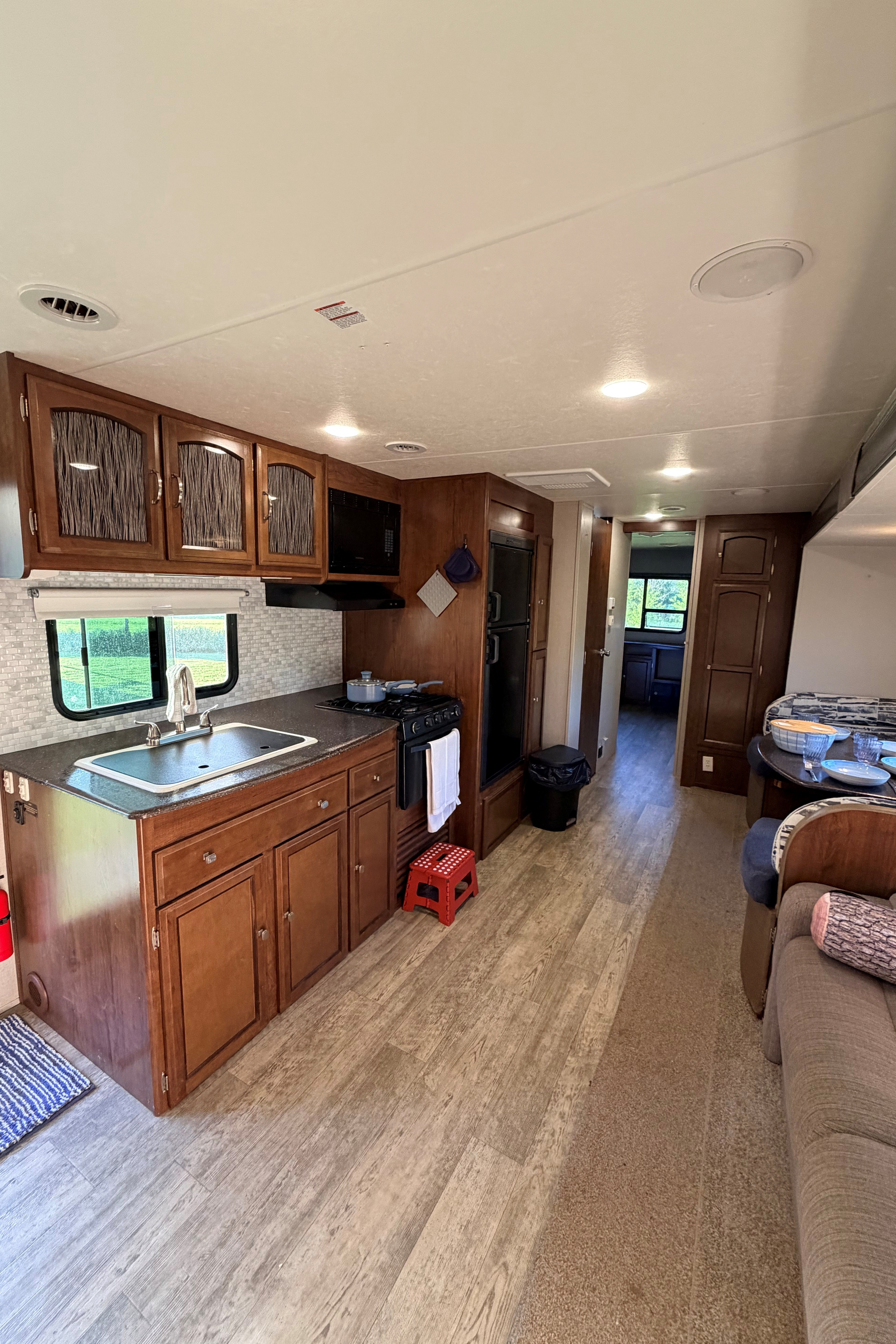 Leduc Recreation Coachmen Freedom Express 312BHDS Travel Trailer