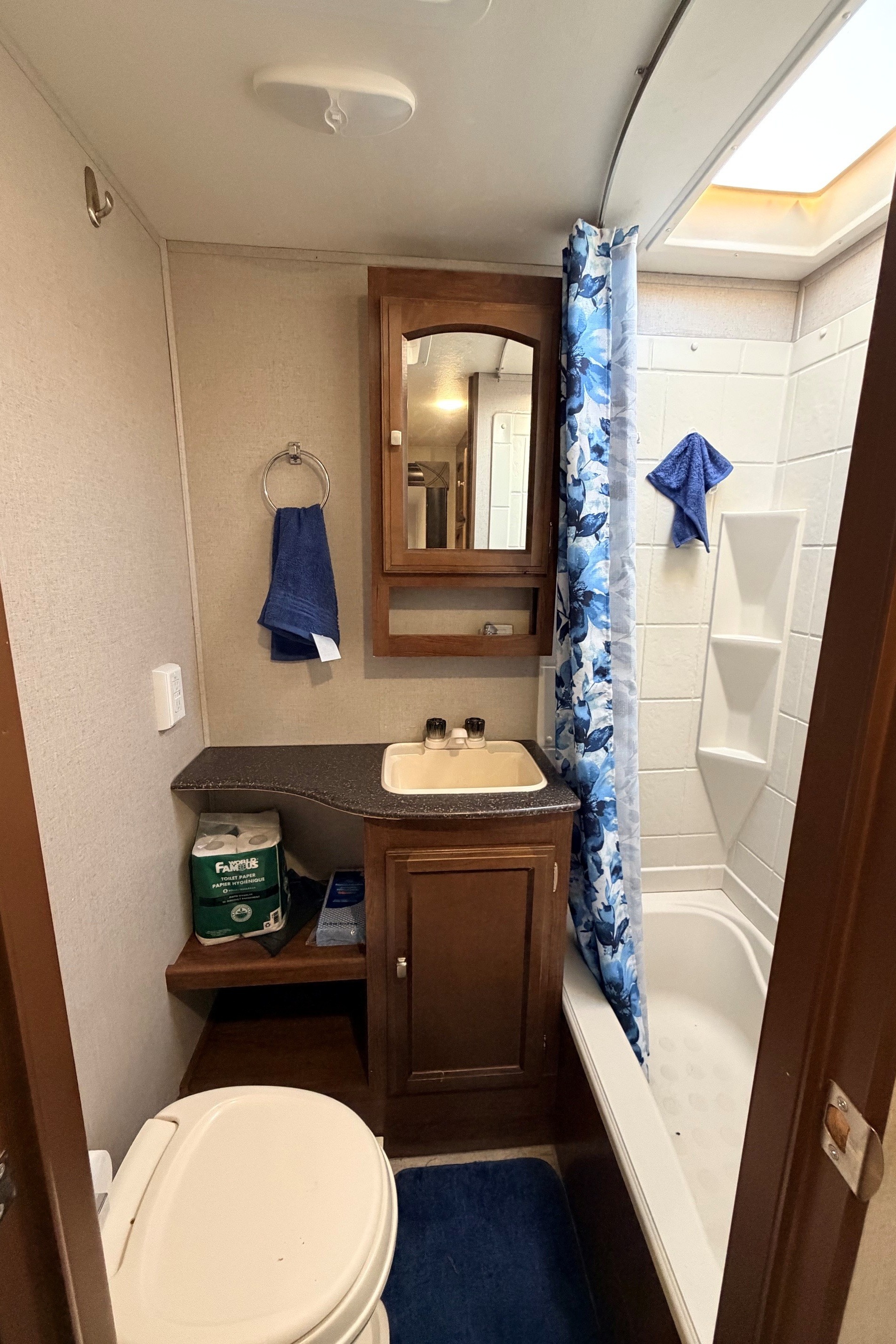 Leduc Recreation Coachmen Freedom Express 312BHDS Travel Trailer