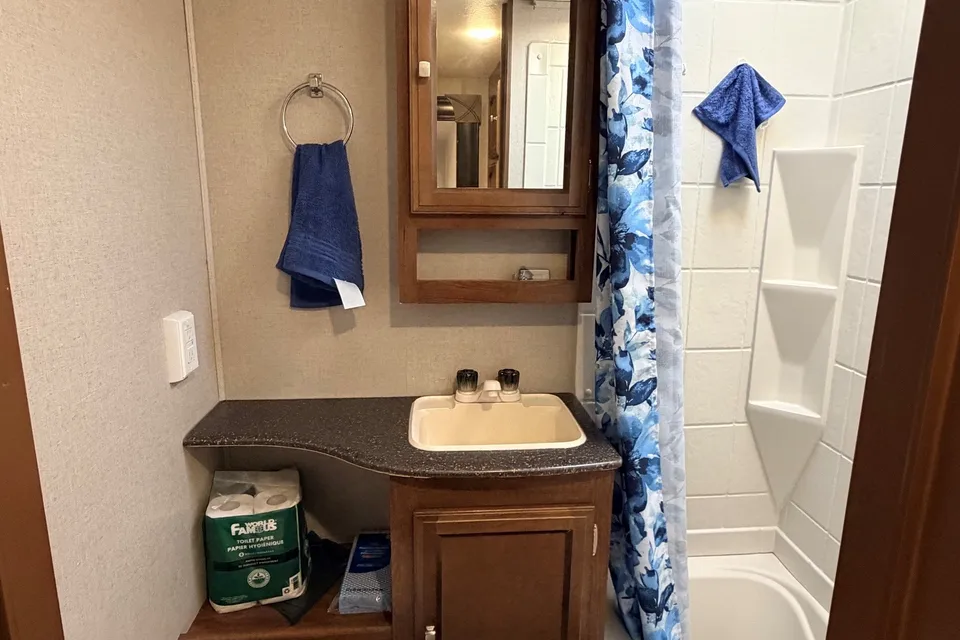 Leduc Recreation Coachmen Freedom Express 312BHDS Travel Trailer
