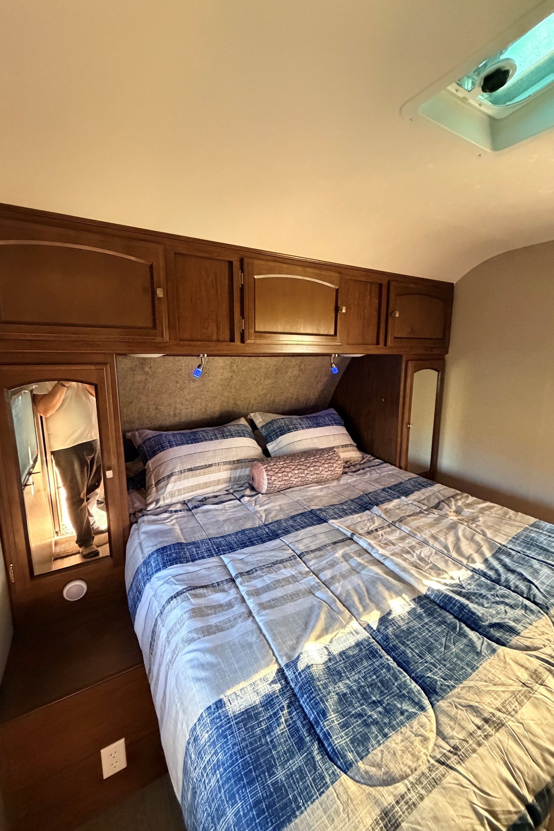 Leduc Recreation Coachmen Freedom Express 312BHDS Travel Trailer