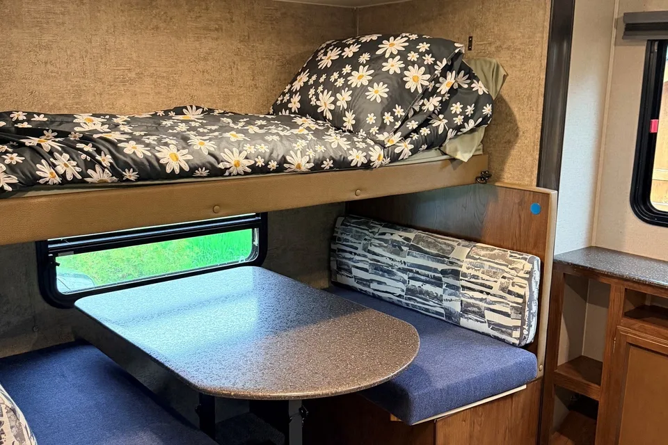 Leduc Recreation Coachmen Freedom Express 312BHDS Travel Trailer