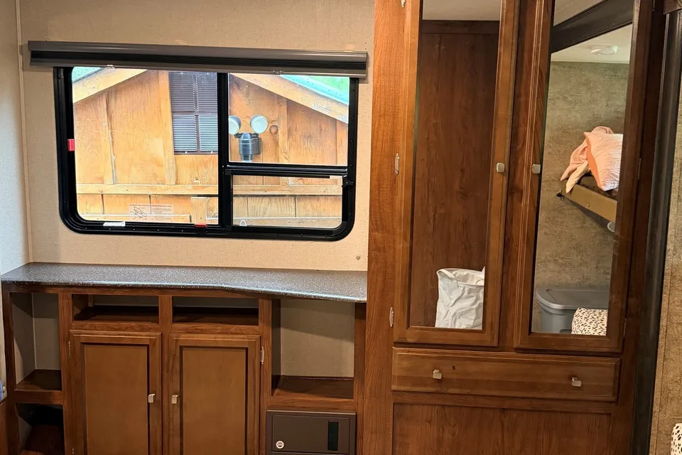 Leduc Recreation Coachmen Freedom Express 312BHDS Travel Trailer