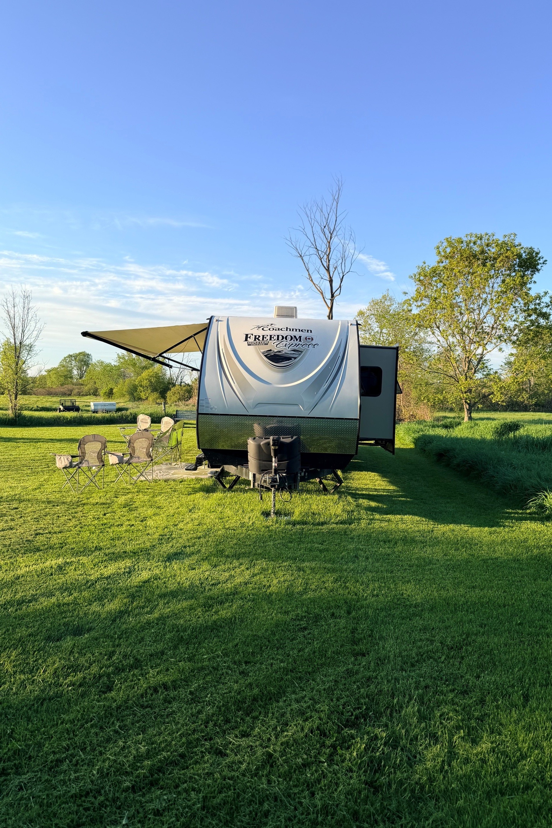Leduc Recreation Coachmen Freedom Express 312BHDS Travel Trailer