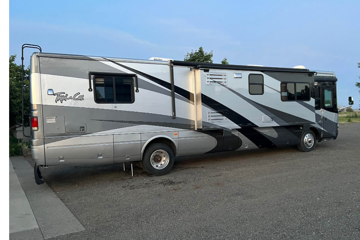 Colleen's National RV Tropi-Cal Class A
