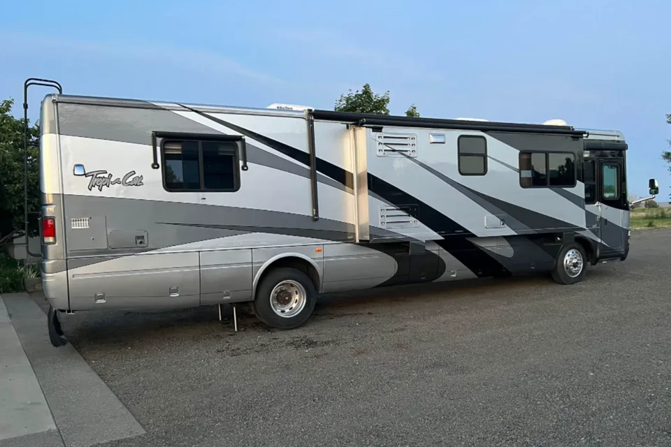 Colleen's National RV Tropi-Cal Class A