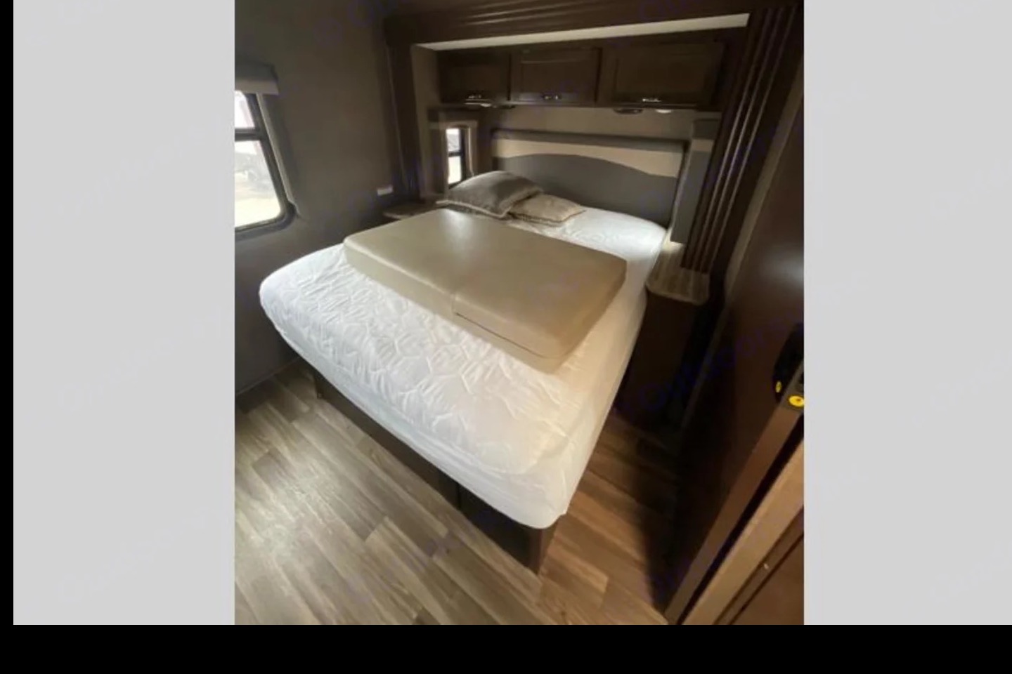 Enterprise- Thor Motor Coach 30.3 A.C.E Class A