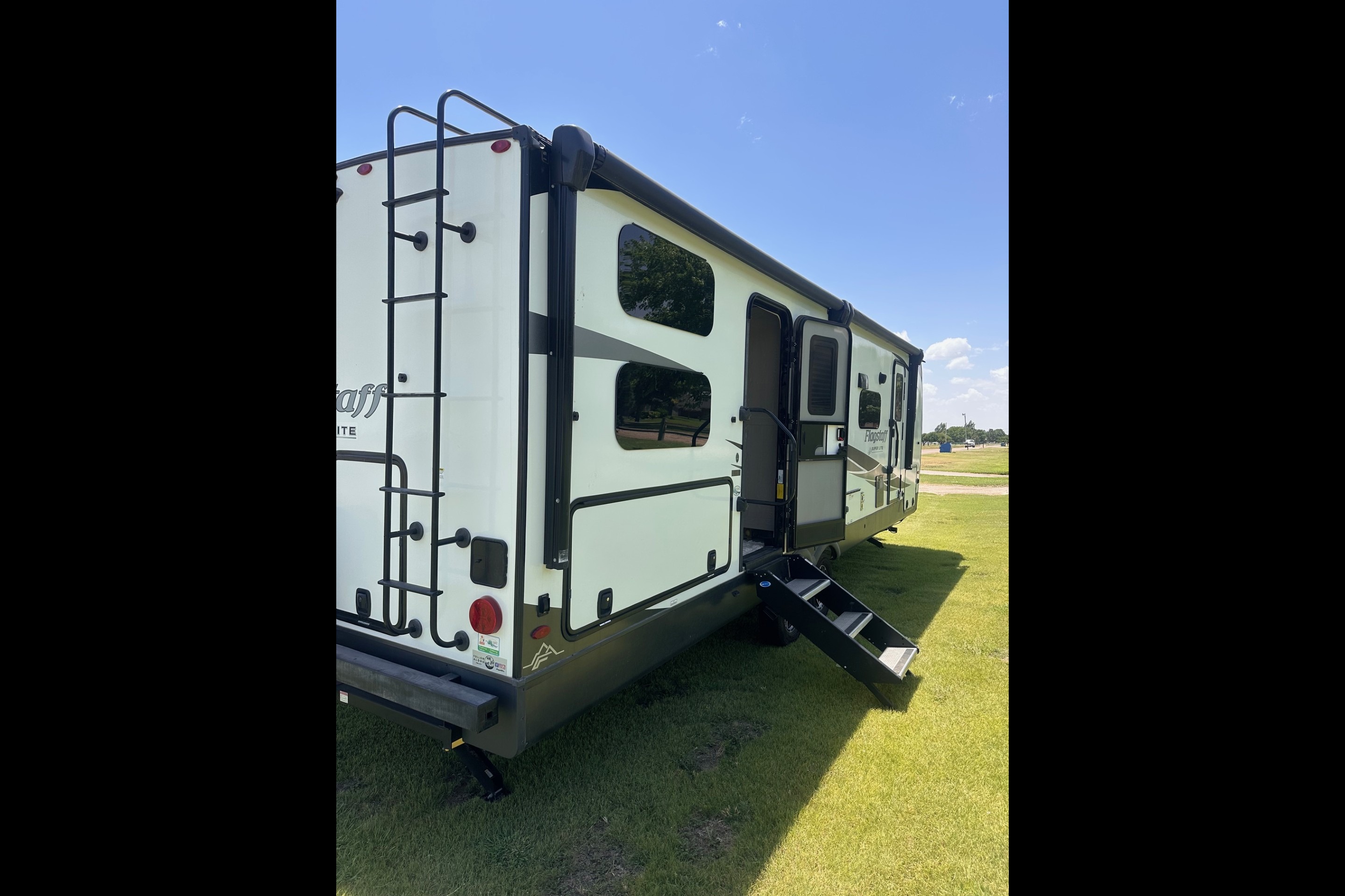 Karie's Forest River Flagstaff ultralite Travel Trailer
