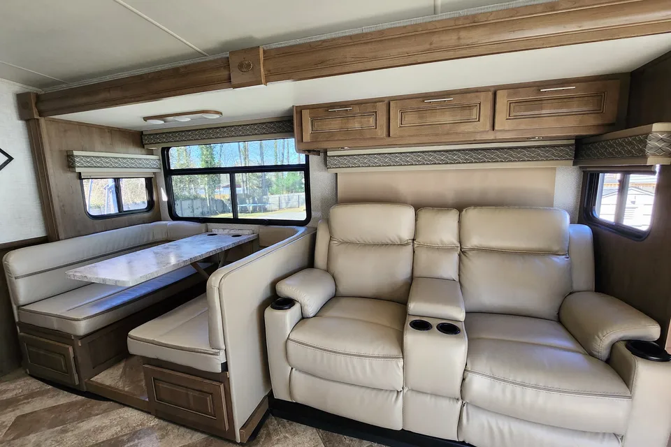 JENNIFER's Forest River Georgetown 5 Series 36B5 Class A