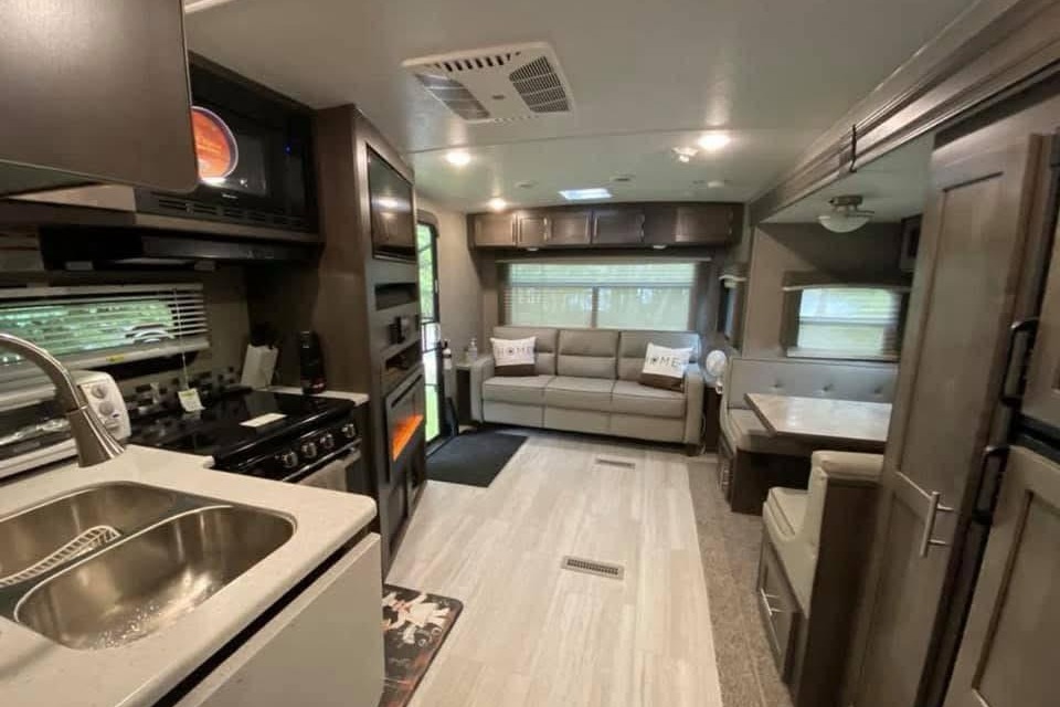 Ralph's Forest River rockwood ultra light 2612ws Travel Trailer