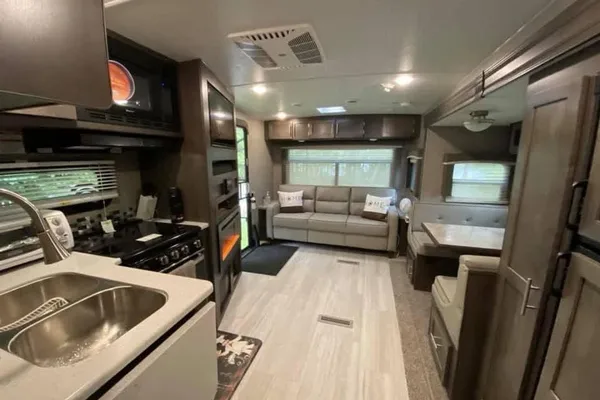 Ralph's Forest River rockwood ultra light 2612ws Travel Trailer