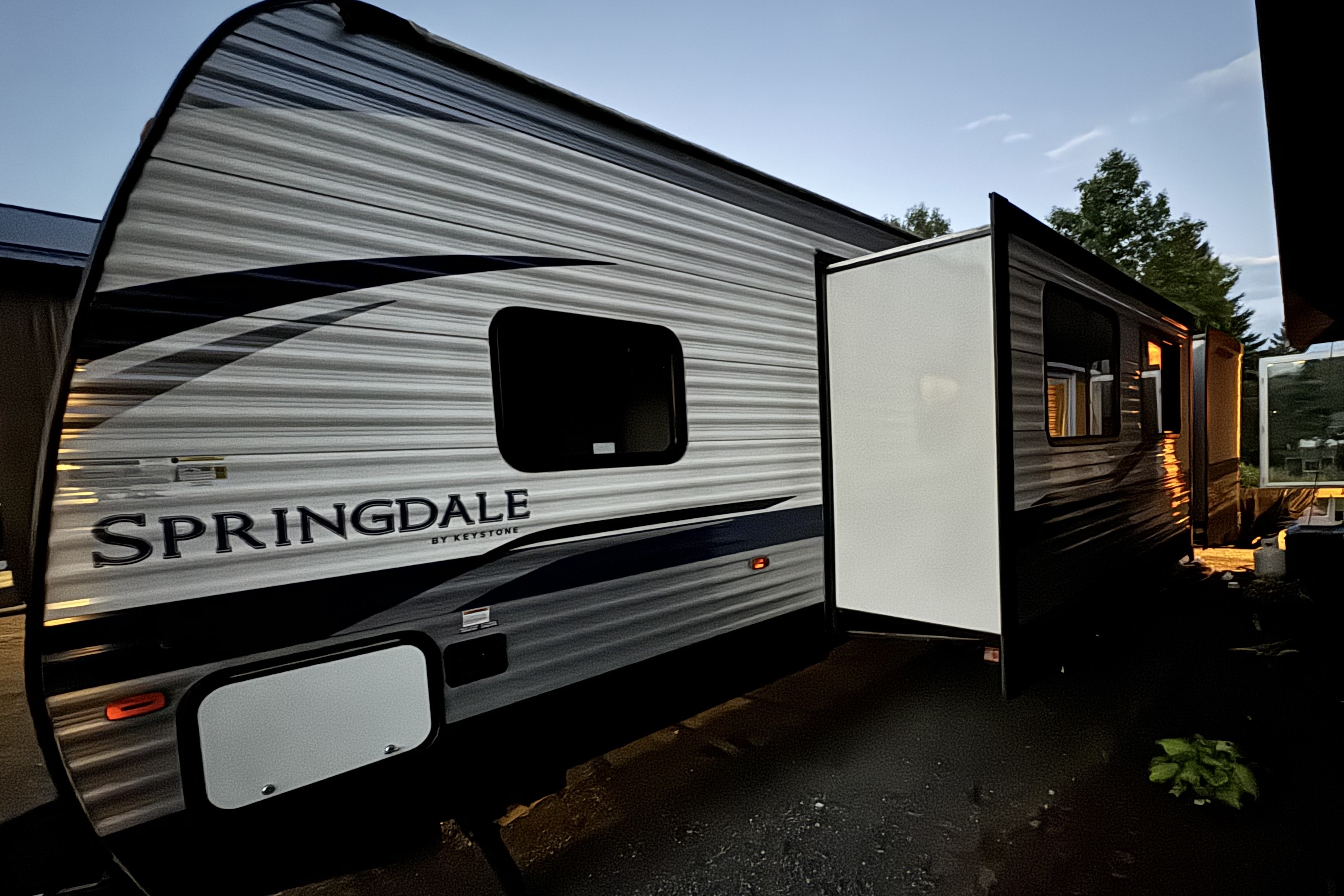 Matthew's Springdale SG301TR Travel Trailer