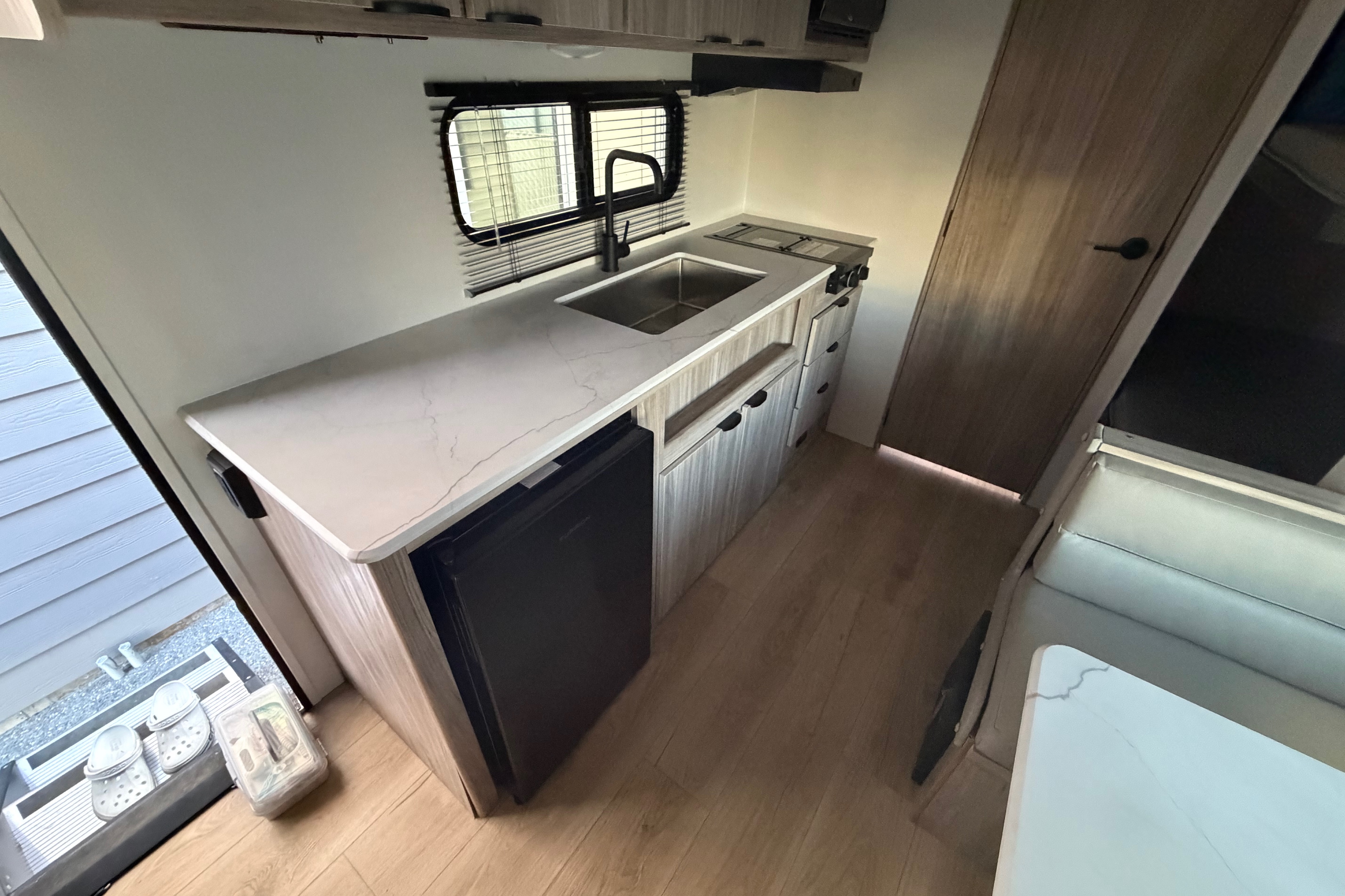 Viktoriya 's Winnebago Micro Minnie 1700bh Travel Trailer