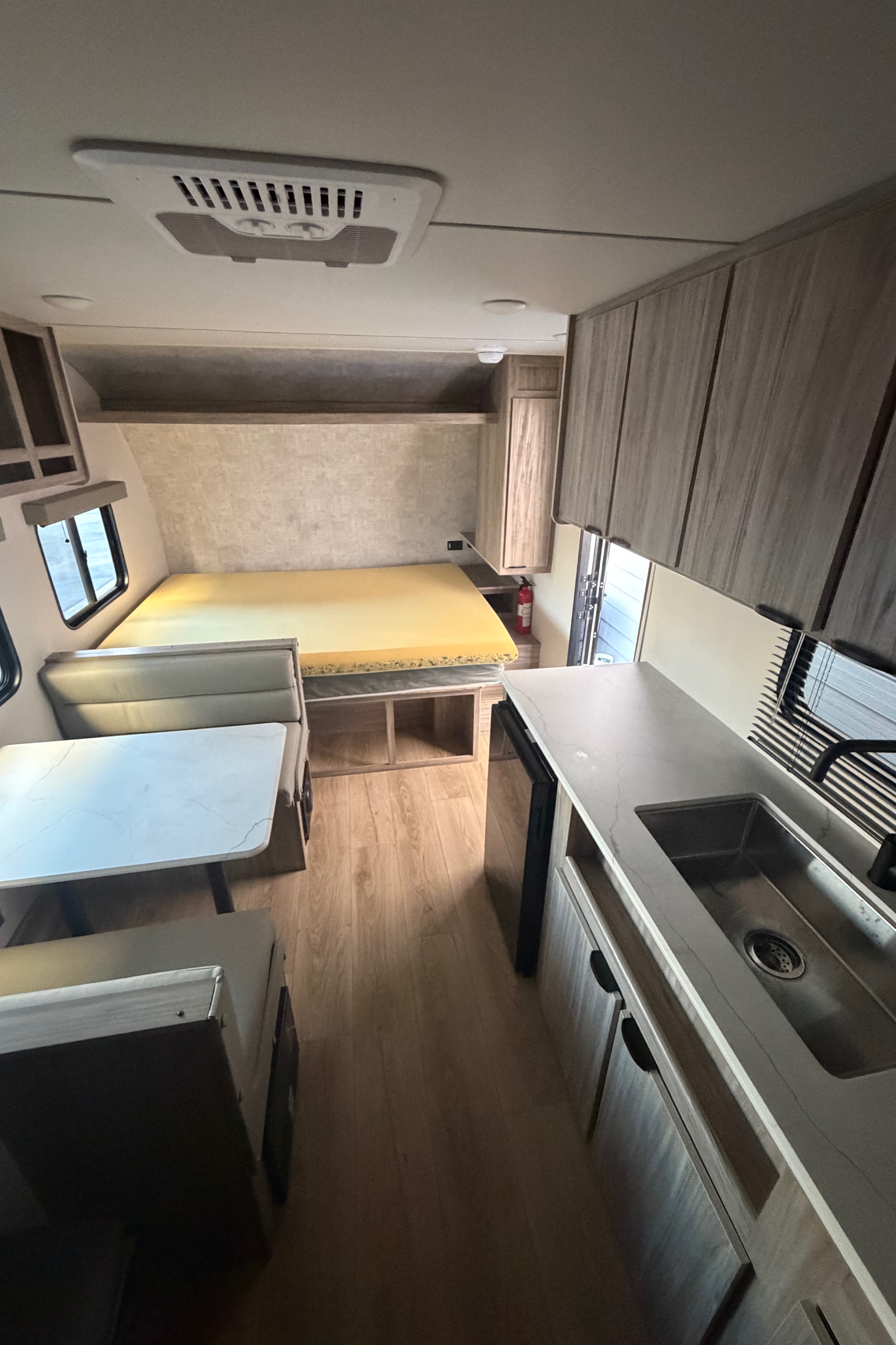 Viktoriya 's Winnebago Micro Minnie 1700bh Travel Trailer