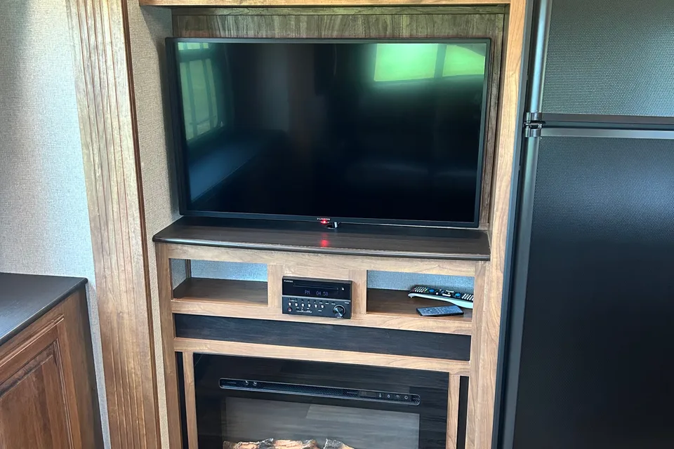 Alyssa's Keystone Laredo Fifth Wheel