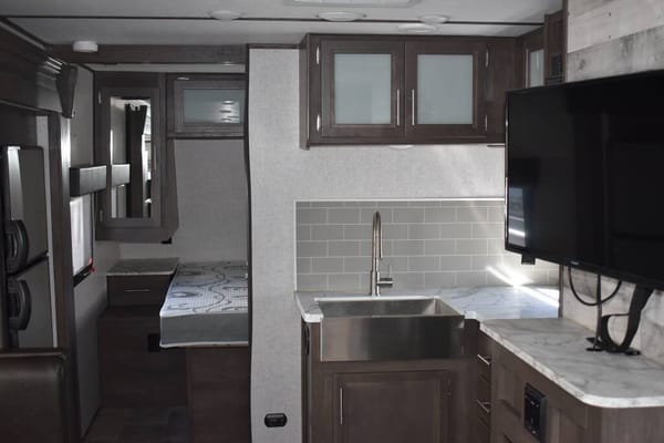 Sabastian's 28 ft Bunkhouse Coleman 2455bh