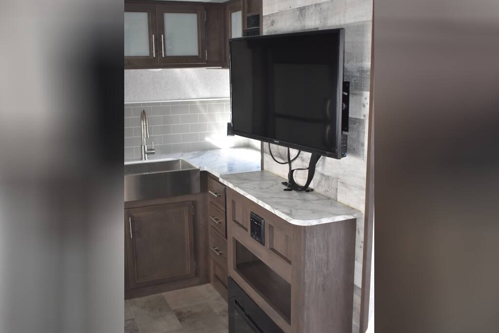 Sabastian's 28 ft Bunkhouse Coleman 2455bh