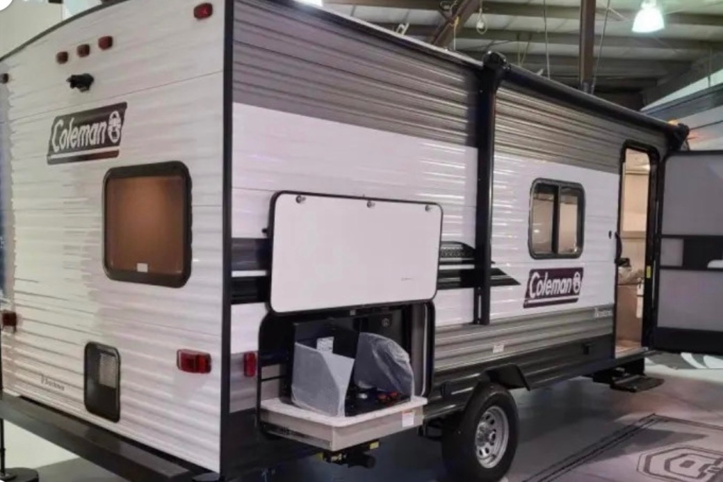 Viktoriya 's Coleman #2 22ft sleeps 6