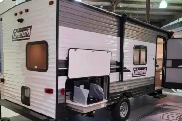 Viktoriya 's Coleman #2 22ft sleeps 6