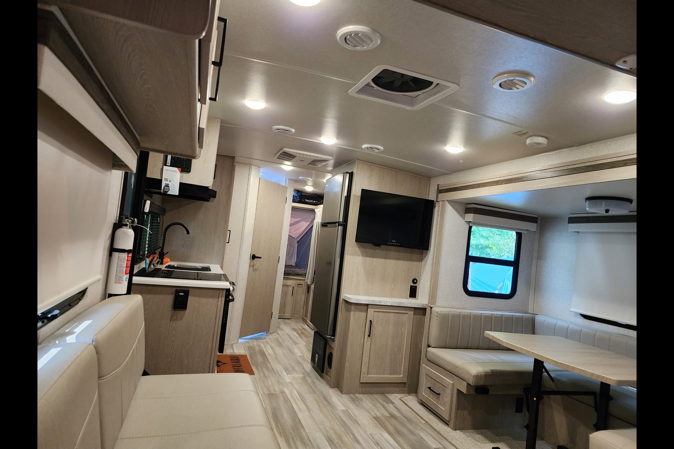 Luxurious Rockwood Roo Roo 233S Hybrid