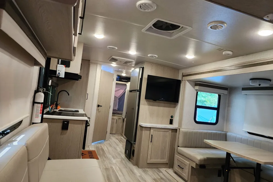 Luxurious Rockwood Roo Roo 233S Hybrid