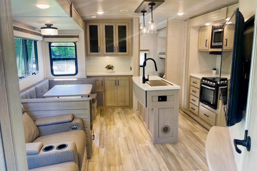 Immaculate! Forest River 8336BH Trailer w/ Bunk Room
