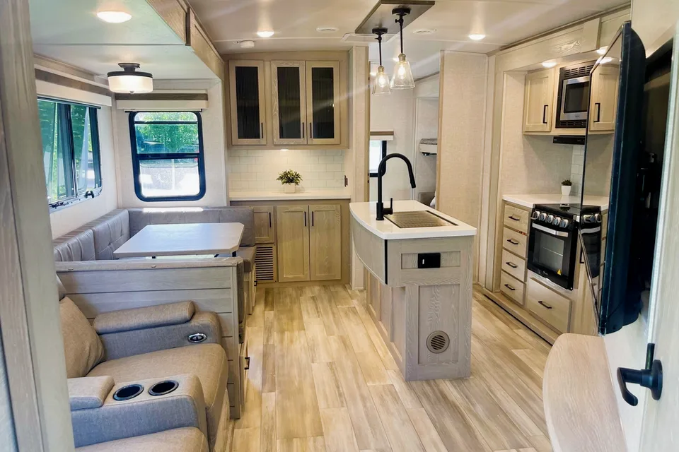 Immaculate! Forest River 8336BH Trailer w/ Bunk Room