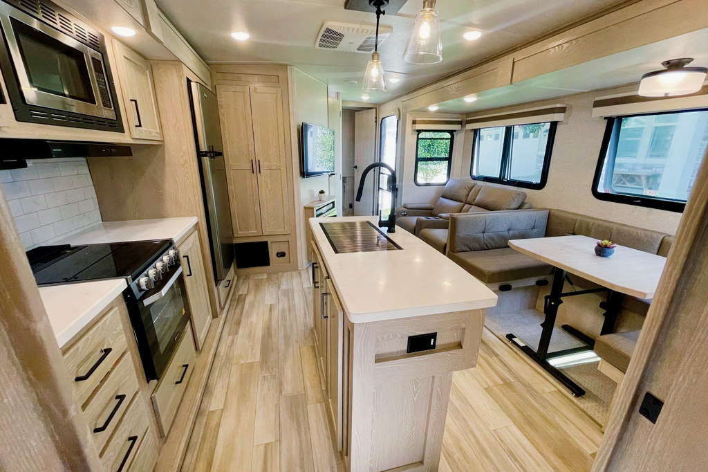 Immaculate! Forest River 8336BH Trailer w/ Bunk Room