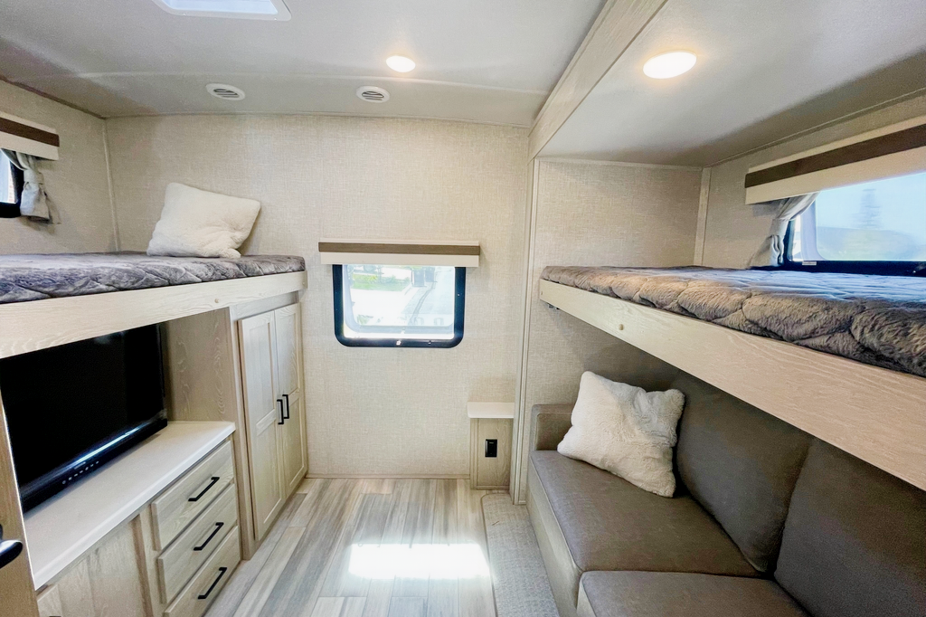 Immaculate! Forest River 8336BH Trailer w/ Bunk Room
