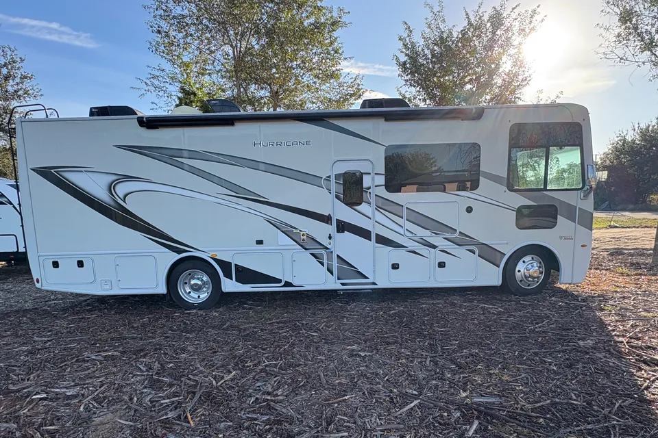 Thor Motor Coach HURRICANE 31C Class A