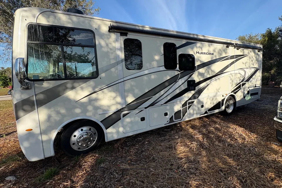 Thor Motor Coach HURRICANE 31C Class A