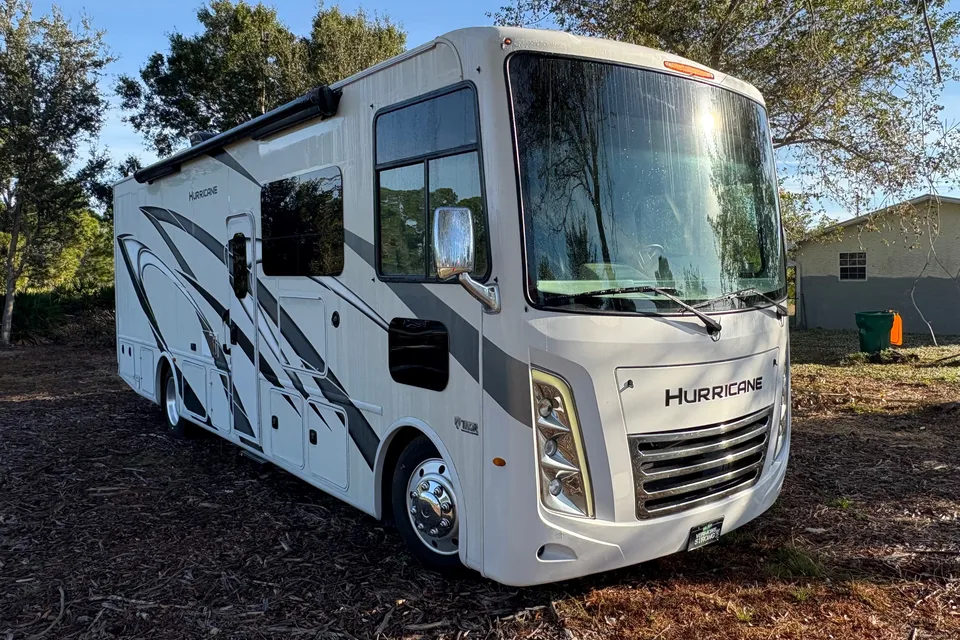 Thor Motor Coach HURRICANE 31C Class A