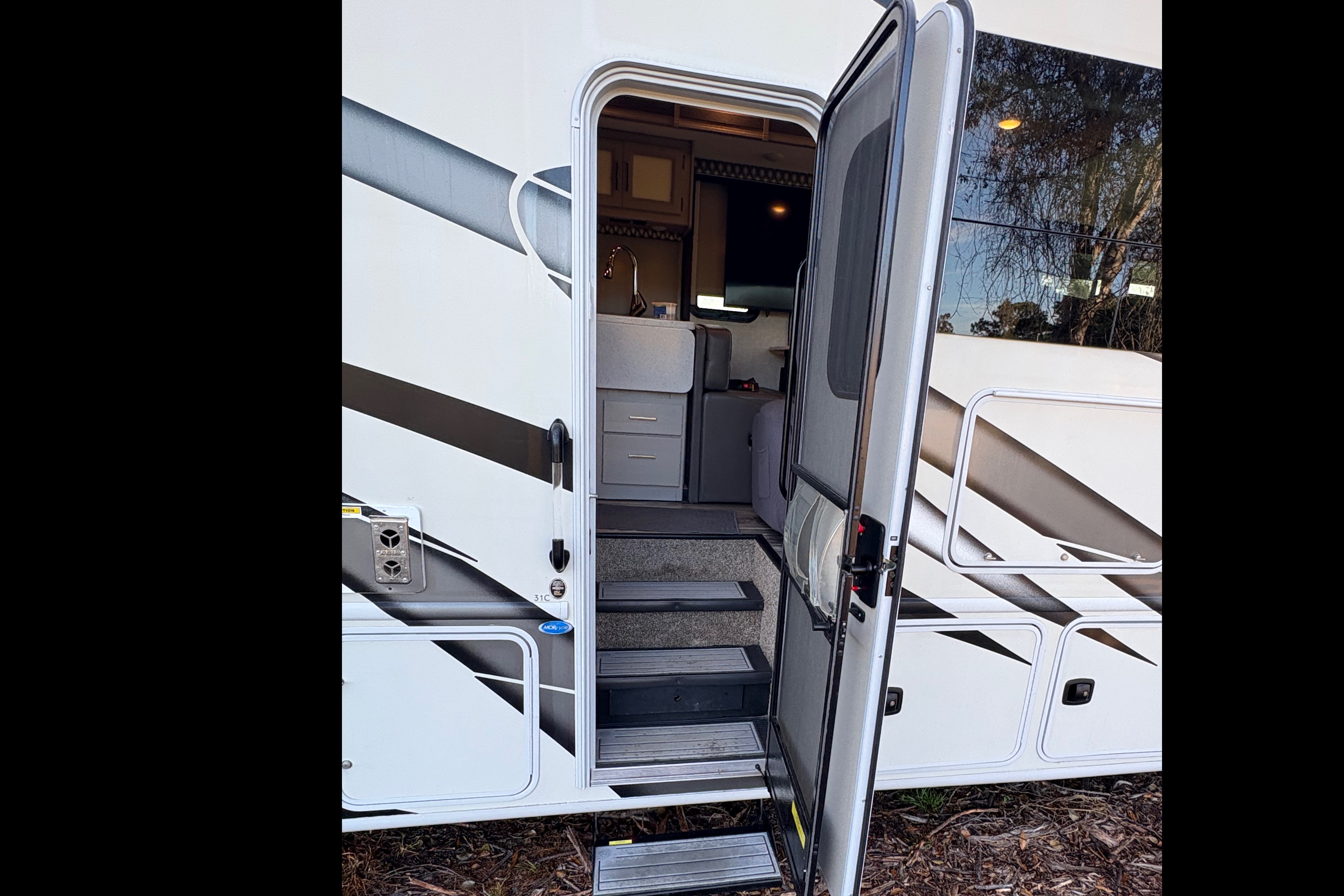Thor Motor Coach HURRICANE 31C Class A