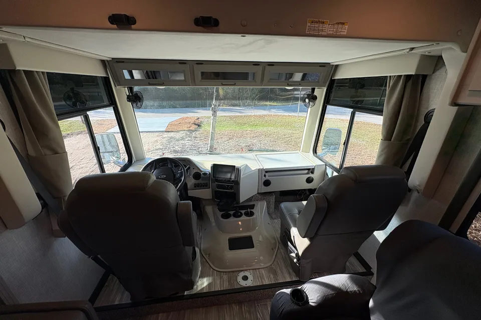 Thor Motor Coach HURRICANE 31C Class A