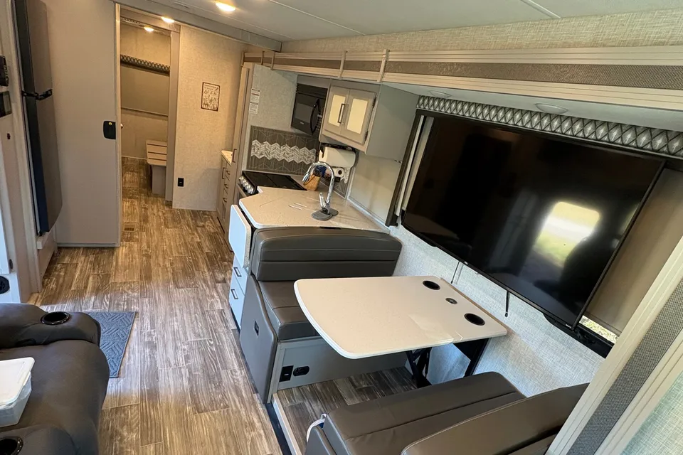 Thor Motor Coach HURRICANE 31C Class A