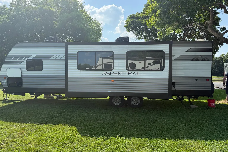 Western KY CamperRentals- 34ft bunk and private queen with 2bath