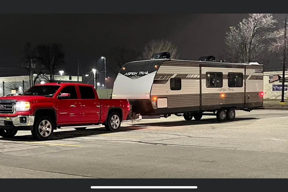Western KY CamperRentals- 34ft bunk and private queen with 2bath