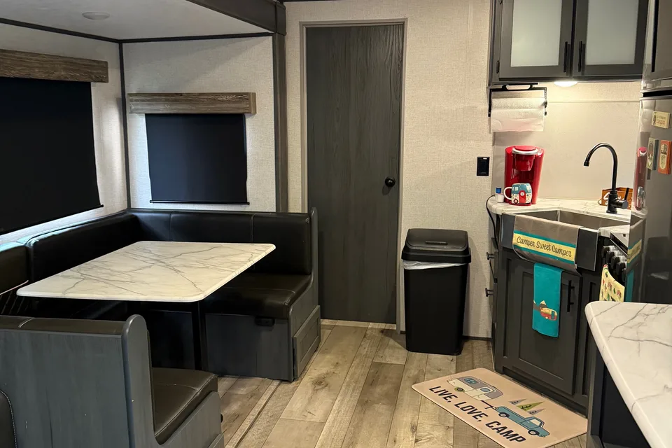 Western KY CamperRentals- 34ft bunk and private queen with 2bath