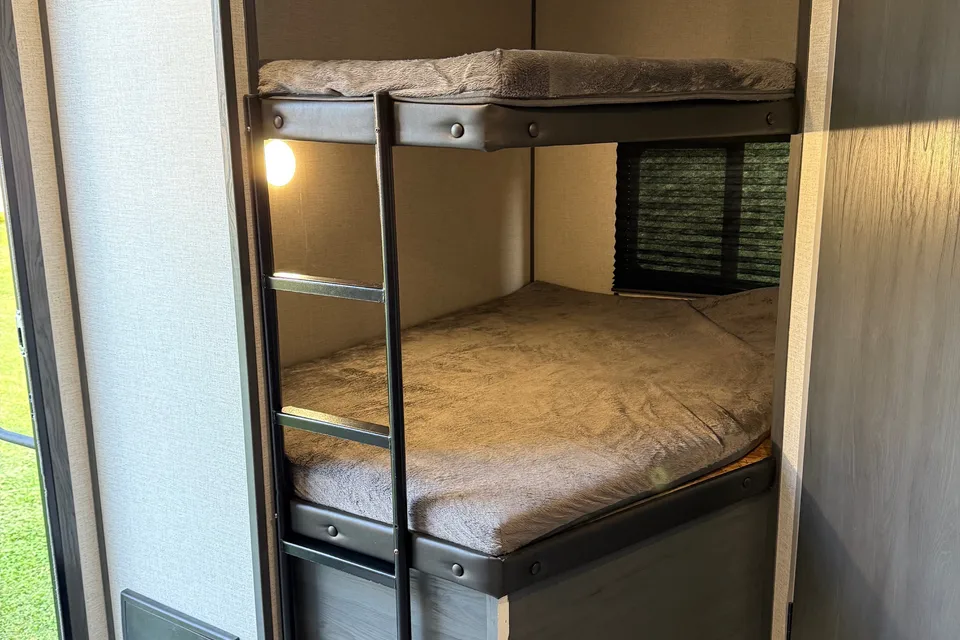 Western KY CamperRentals- 34ft bunk and private queen with 2bath