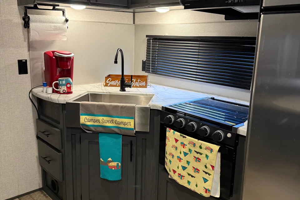 Western KY CamperRentals- 34ft bunk and private queen with 2bath