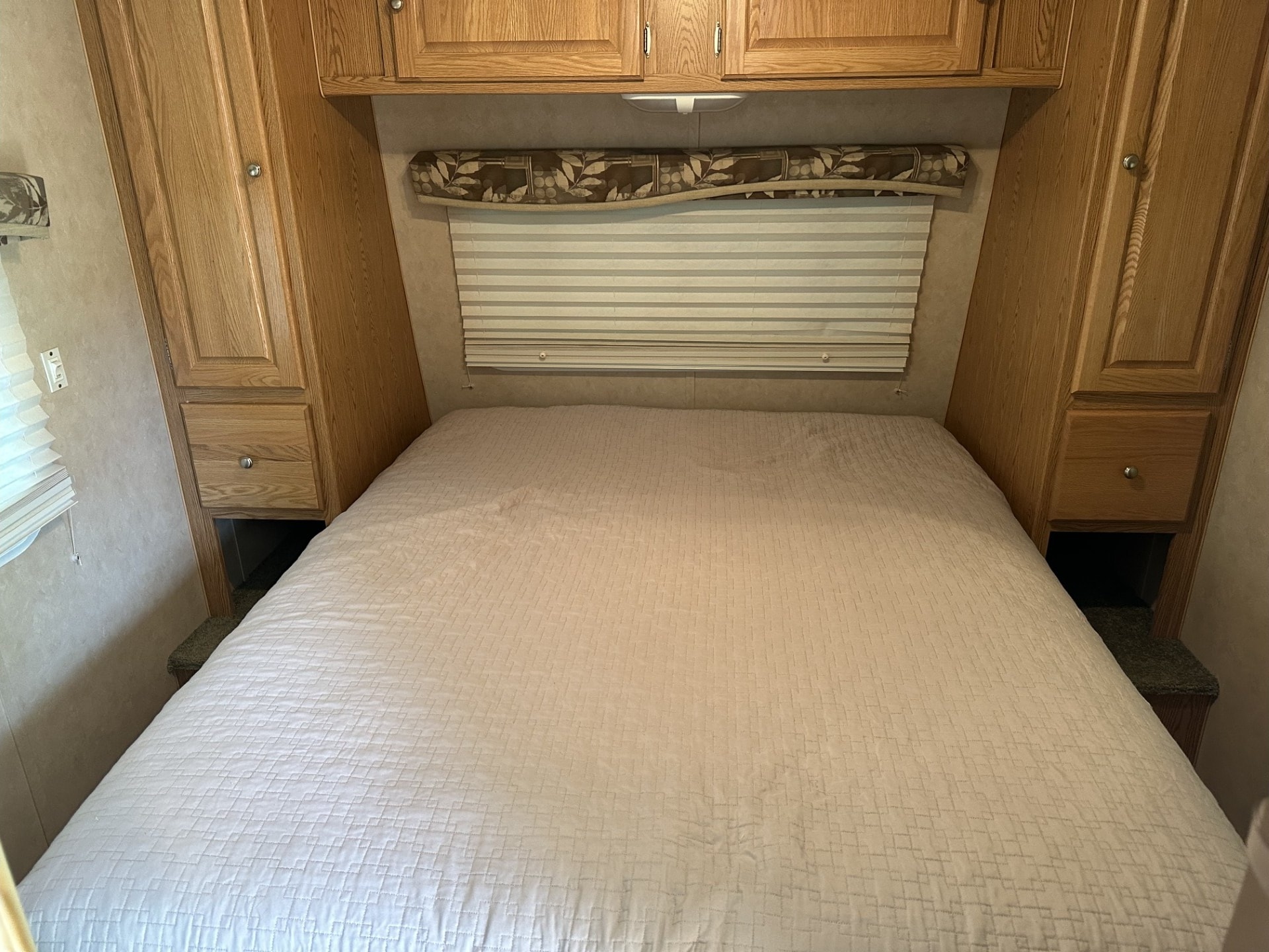 Tacan Layton Travel Trailer Getaway- Queen Bed + BBQ + Extras!