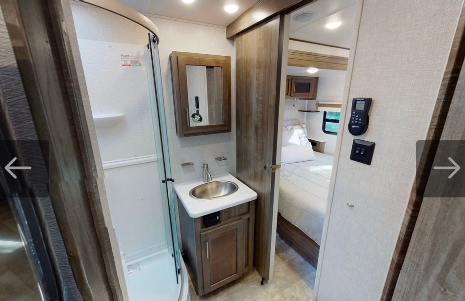  2 bedroom/washer&dryer/sleeps 9,Travel Trailer