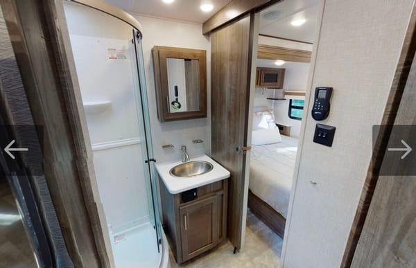 2 bedroom/washer&dryer/sleeps 9,Travel Trailer