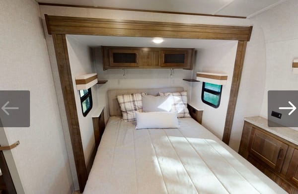 2 bedroom/washer&dryer/sleeps 9,Travel Trailer